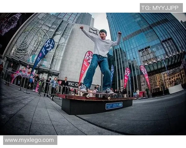 南京滑板队展现灵活性与创意的完美结合与精彩瞬间